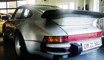 Porsche 930 